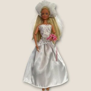 (Doll not included) 1992 Mattel Barbie ROMANTIC WEDDING FASHION Gown Bridal